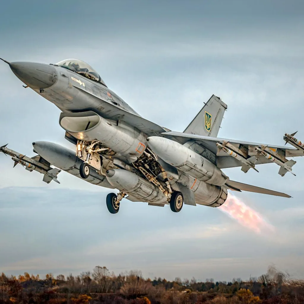 Пілоти F-16 в Україні: Вражаючі результати в небі та на землі, проте постачання ракет є критичним