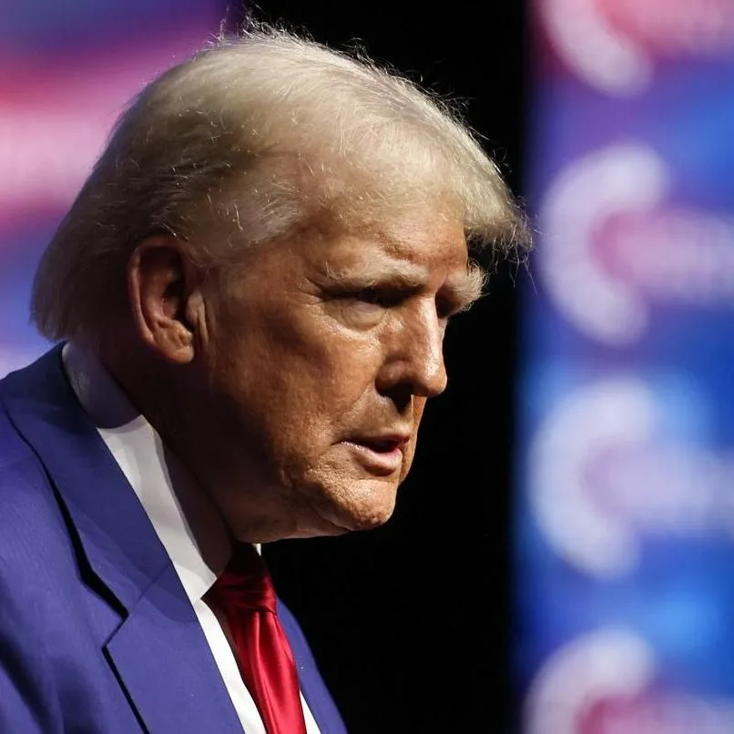 Трамп підписав законопроєкт про оприлюднення “файлів Епштейна”, критикуючи демократів