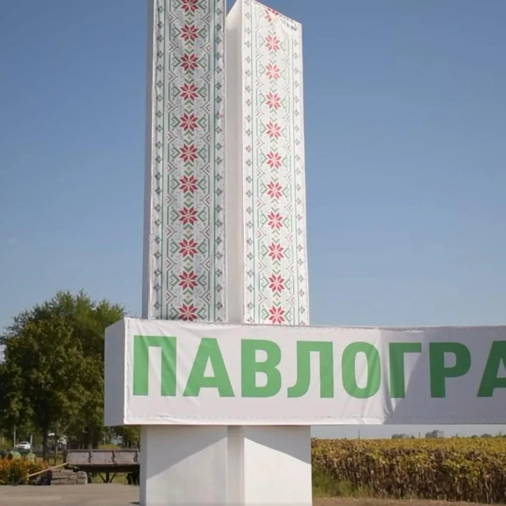 Російська атака дронами на Павлоград: троє поранених, пошкоджено підприємство та автомобілі