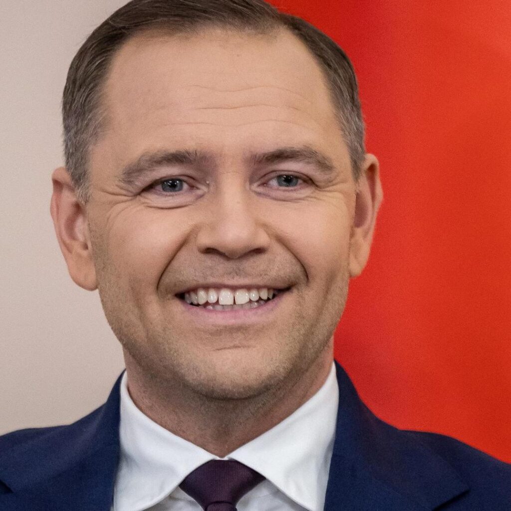 Польща переглядає політику допомоги українцям: президент Навроцький підписав закон востаннє