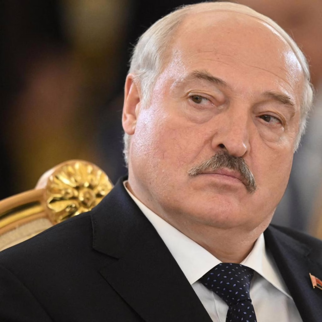 Лукашенко помилував 250 політв’язнів після переговорів з делегацією США