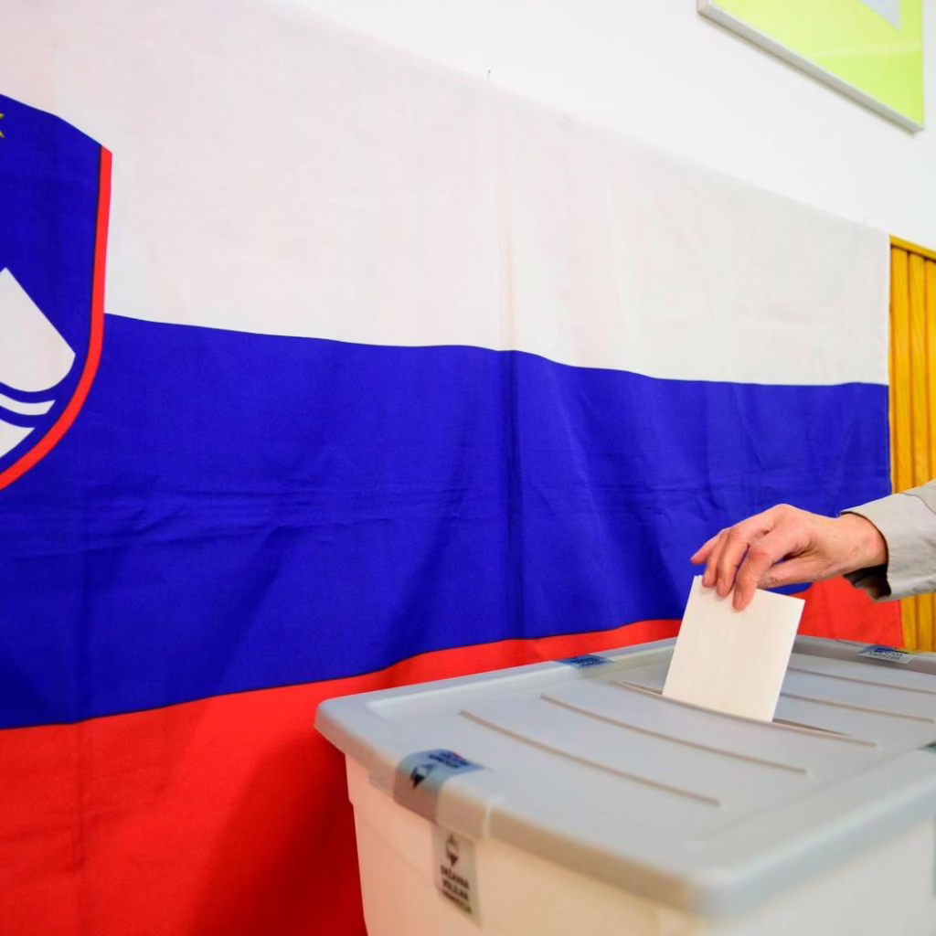 У Словенії тривають напружені парламентські вибори на тлі шпигунського скандалу