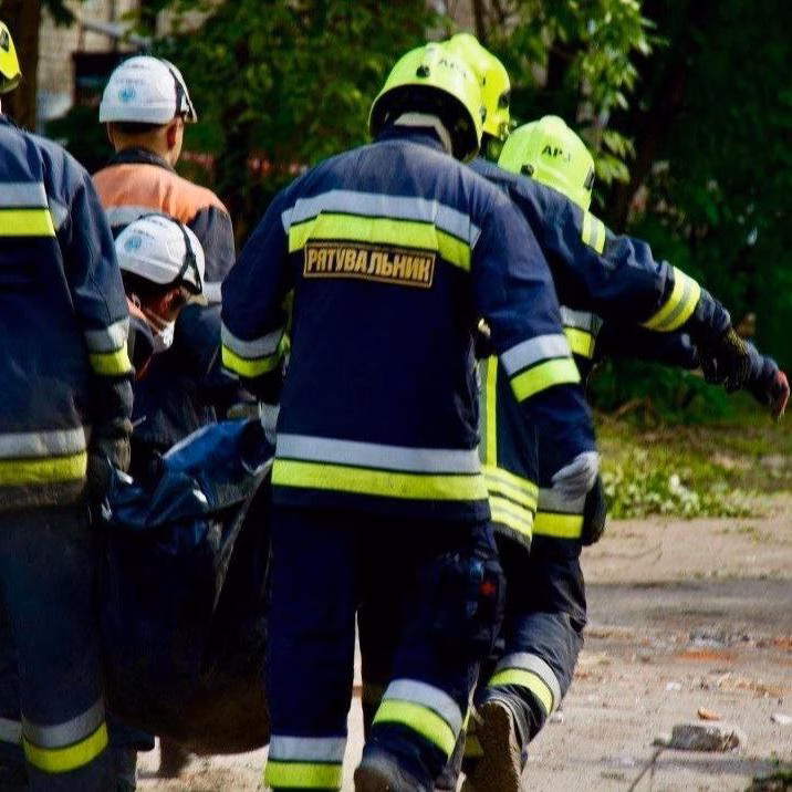 Трагедія у Дніпрі: нічний удар РФ забрав життя 16 осіб, містом оголошено день жалоби