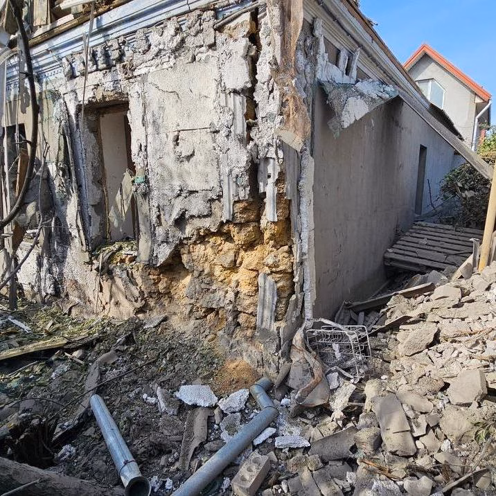 У Херсоні внаслідок російських ударів загинув чоловік та є поранений
